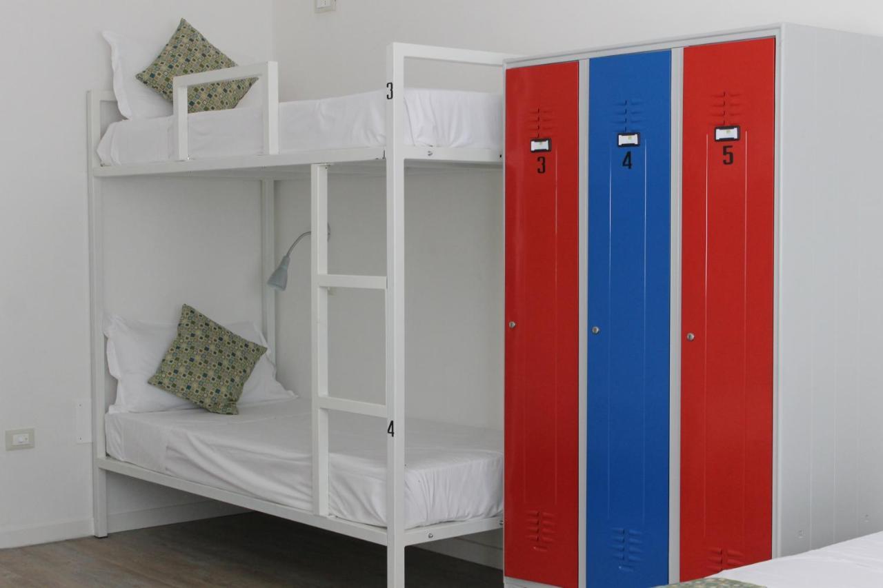 Lake Garda Beach Hostel Padenghe sul Garda Exterior foto