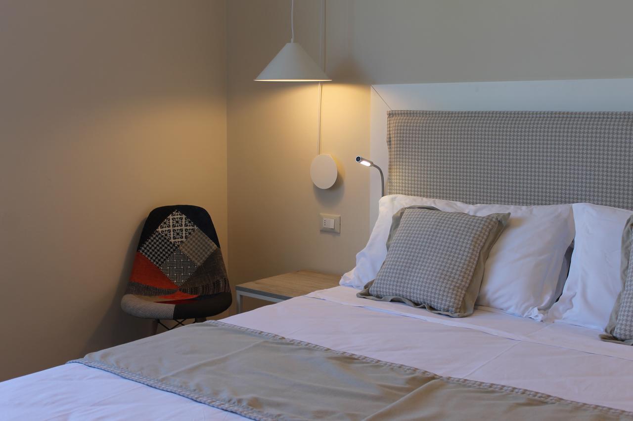 Lake Garda Beach Hostel Padenghe sul Garda Exterior foto