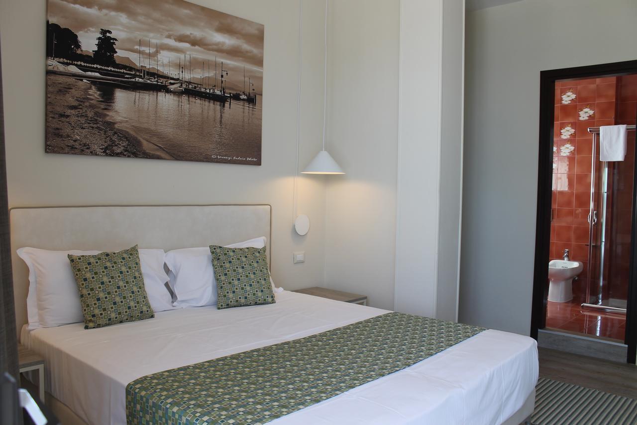 Lake Garda Beach Hostel Padenghe sul Garda Exterior foto