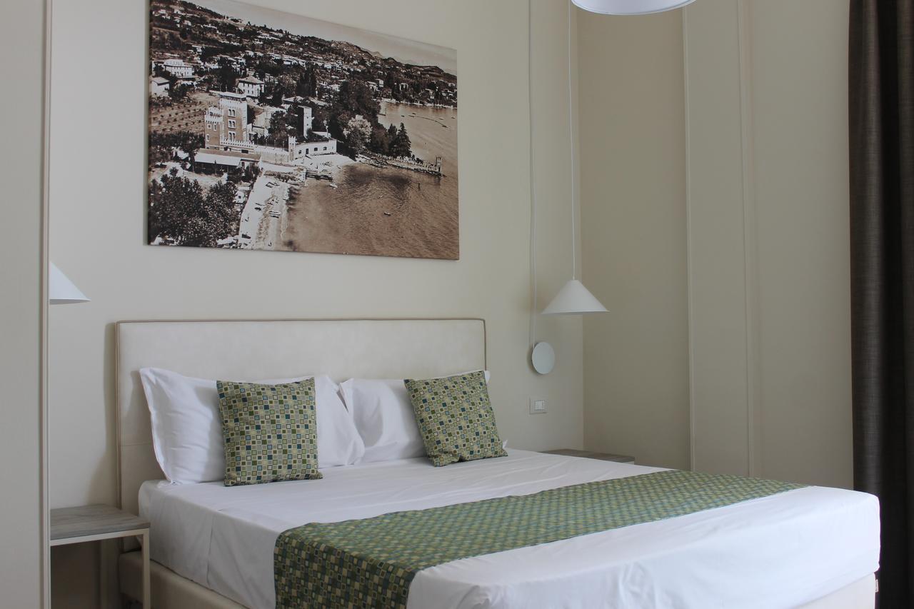 Lake Garda Beach Hostel Padenghe sul Garda Exterior foto